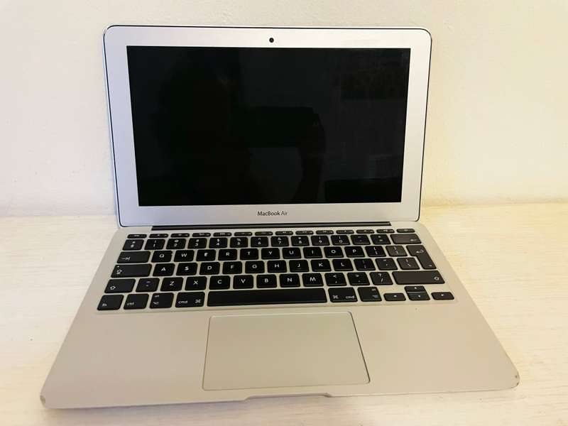 Macbook Air - 11 Inch (2012)