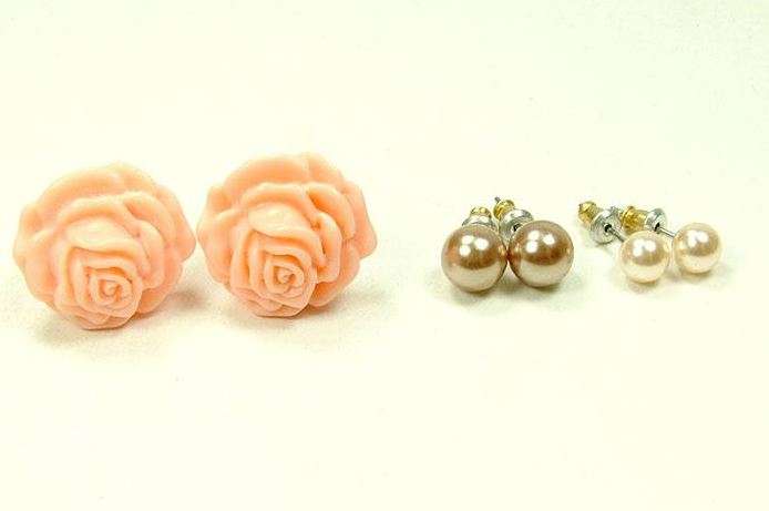 ***True Grace Accessories*** 3 Pairs Flower & Pearl Stud Earrings