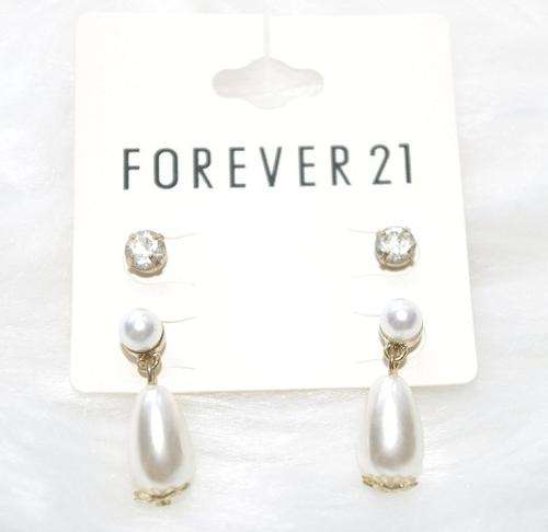 ***True Grace Accessories*** 2 Pairs Elegant Pearl Stud Earrings