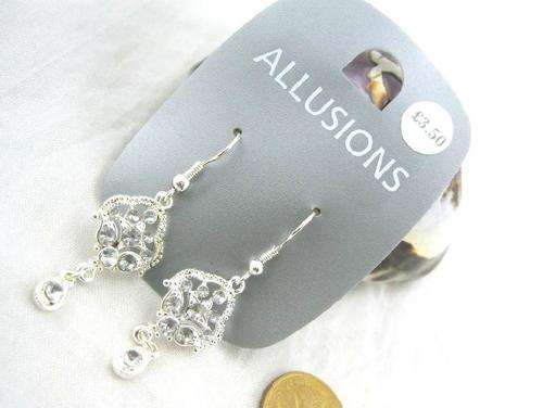 ***True Grace Accessories***Dangle Earrings