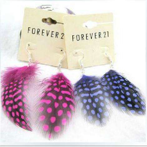 ***True Grace Accessories*** Beautiful Feather Dangle Earrings (Purple)