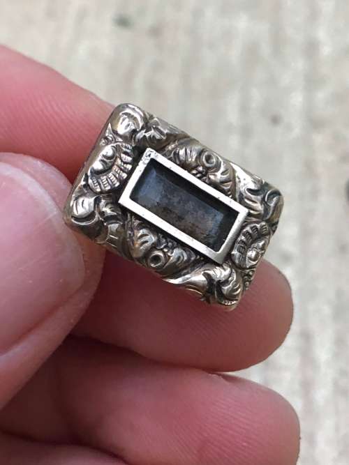 ANTIQUE GEORGIAN ROLLED GOLD MOURNING BROOCH MEMENTO MORI RARE COLLECTIBLE 1820S