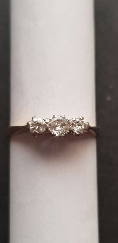 18K GOLD & PLATINUM RING SET WITH 3 DIAMONDS