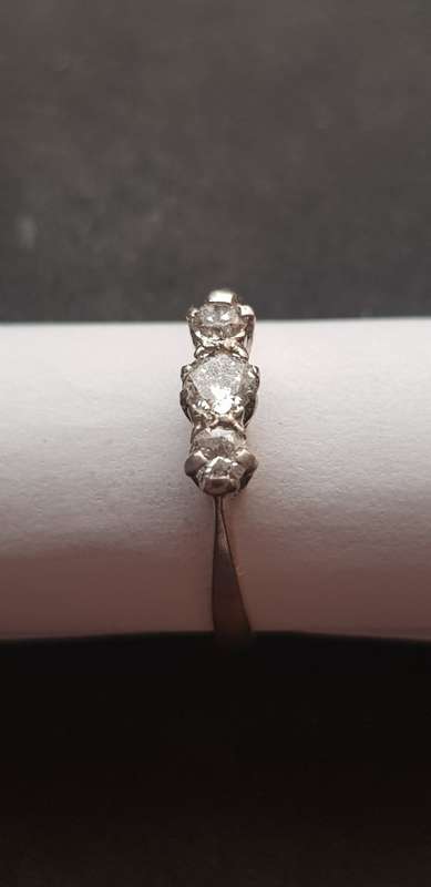 18K GOLD & PLATINUM RING SET WITH 3 DIAMONDS