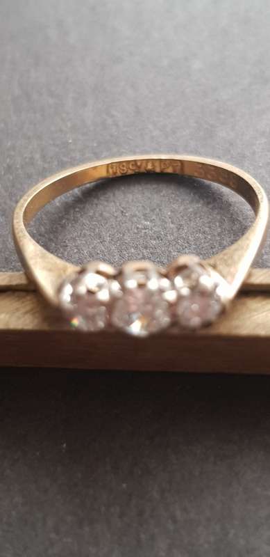 18K GOLD & PLATINUM RING SET WITH 3 DIAMONDS