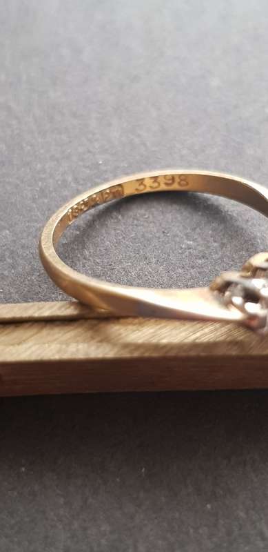 18K GOLD & PLATINUM RING SET WITH 3 DIAMONDS