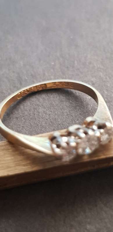 18K GOLD & PLATINUM RING SET WITH 3 DIAMONDS