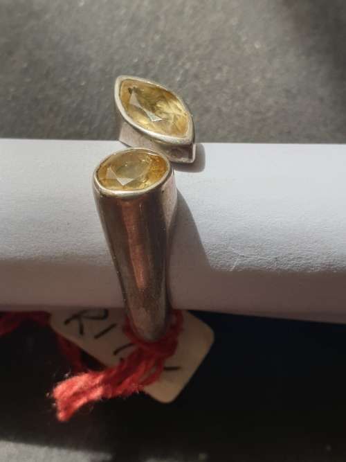 silver ring with a yellow stones stamp 925