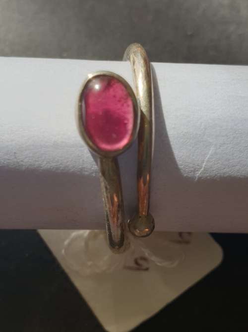 A siver ring with red stones ovel cut stone