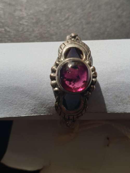 silver ring with a red stones stamp 925