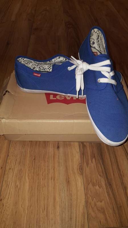 ORIGINAL - LEVI's - UK9 (US10) - Brand New