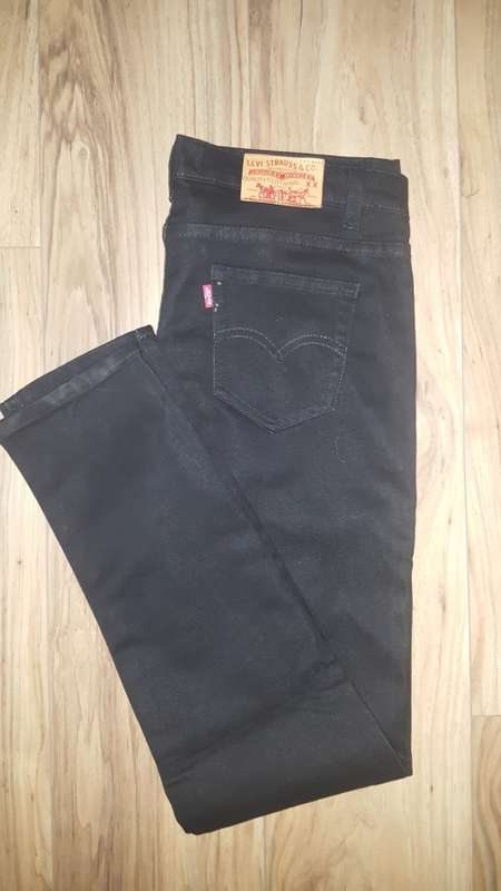 Levi - Womens Skinny Jeans - W38 - Brand New