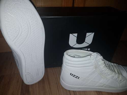 ORIGINAL UZZI Shoes - SA Size 10 - Colour : White - 5853367 - Brand New Boxed