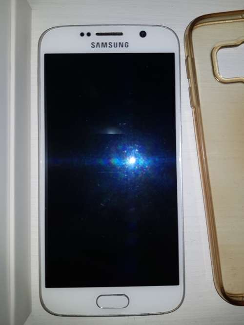 Samsung S6 32gb Boxed + 2 Covers - excellent condition