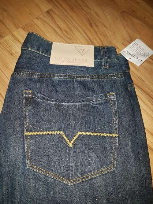 GUESS JEANS SIZE W34L32 - Brand New