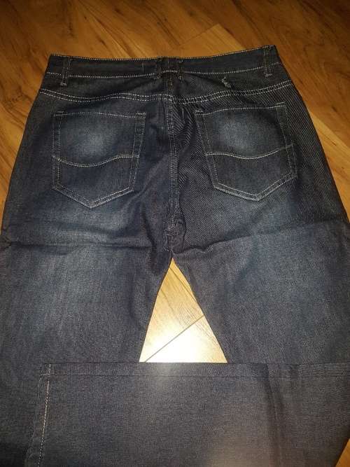 GUESS JEANS SIZE W34L32 - Brand New