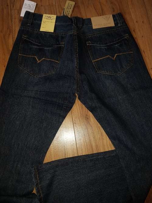 ORIGINAL GUESS JEANS SIZE W32L32 - Brand New (Regular Fit)