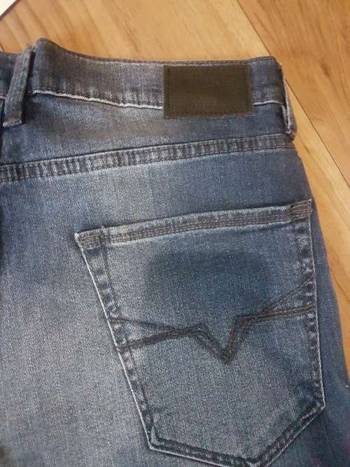 ORIGINAL GUESS JEANS SIZE W32L32 - Brand New (Slim Tapered)