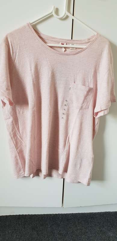 Original Levi's Shirt - X-Large - Brand new - Light pink