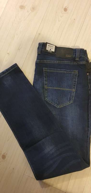 HUGO BOSS SKINNY JEANS - Mens Jeans - SIZE 32 - Brand New