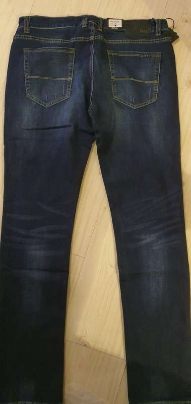 HUGO BOSS SKINNY JEANS - Mens Jeans - SIZE 32 - Brand New