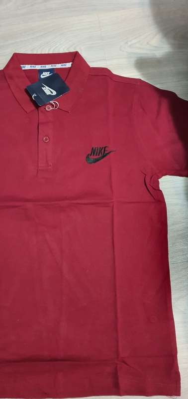 Nike Slim Fit - Medium - Brand new - with tags (Maroon)