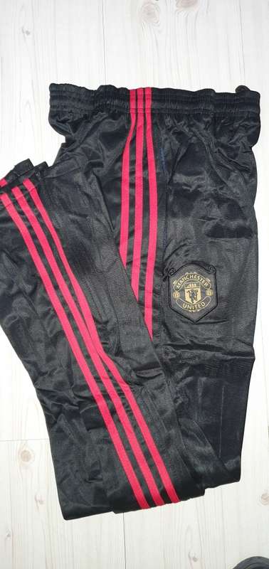 ADIDAS/MANCHESTER UNITED Tracksuit Super Slim Fit - Large - Brand new - with tags (Red)