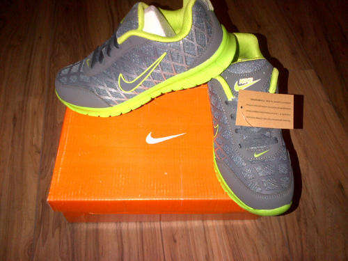 NIKE Mens Shoes UK 7  - Brand New