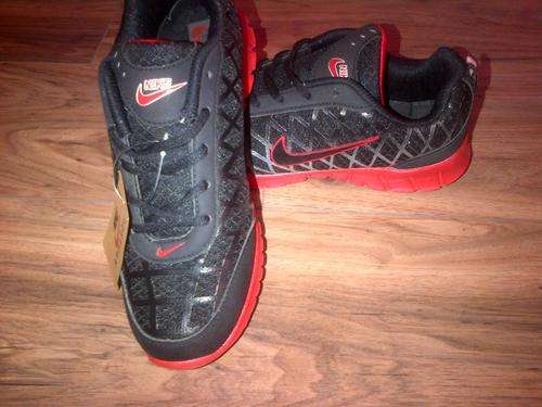 NIKE Mens Shoes UK 7 - Brand New (No Box Included)