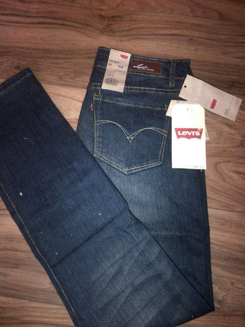 Levi's Ladies Skinny's 38 - Brand New