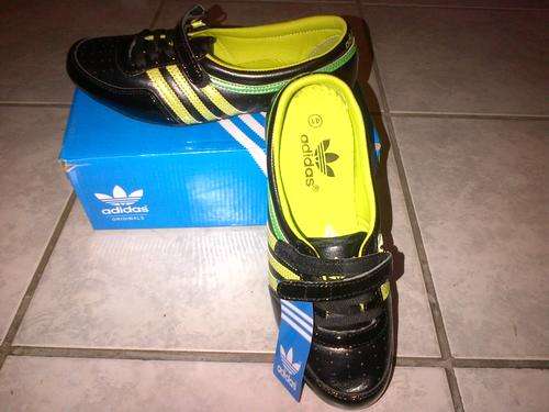 ADIDAS Womens Shoes UK 8  - Brand New - No Box