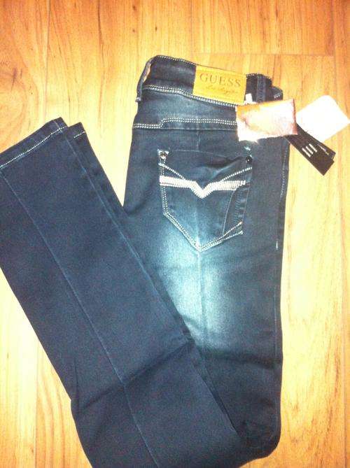 Guess Ladies Skinny's 30 - Brand New