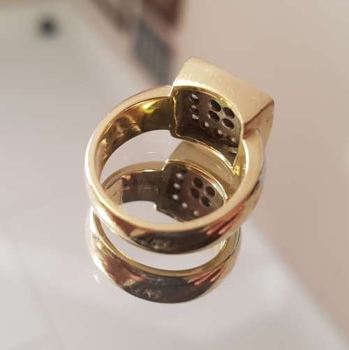 Stuning 9ct Gold Pave Ring