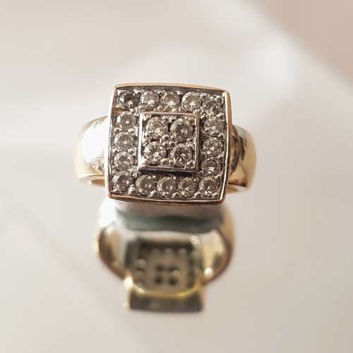 Stuning 9ct Gold Pave Ring
