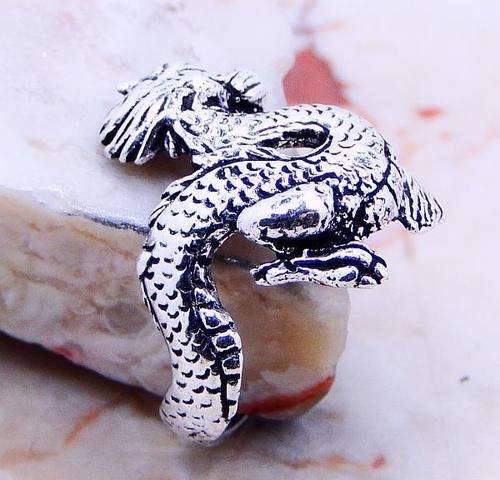 AMAZING .925 SILVER RING US Size 6 ; (Z12429)