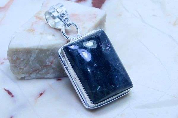 NATURAL FIREY LABRADORITE .925 SILVER PENDANT OF: 41mm (A26535)