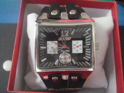 Very Stylish Black & White Leather Strap Mens watch