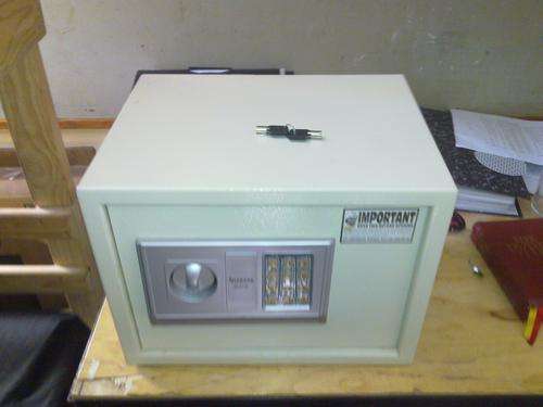 Digital combination safe