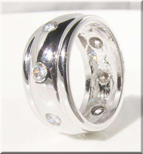 **DESIGNER ETERNITY RING!!! - CZ DIAMONDS SET IN 18K WHITE GP size 4