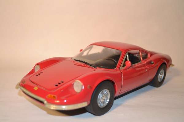 Ferrari Dino 246 GT - 1:18 Anso model