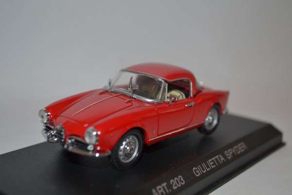 Alfa Romeo Giulietta Spyder - 1:43 MINT; original plastic Case - ART 203