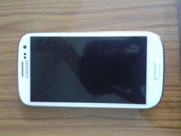 SAMSUNG GALAXY S3 (WHITE) WITH USB CABLE, WALL CHARGER, CAR CHARGER AND TEMPERED GLASS - AS NEW