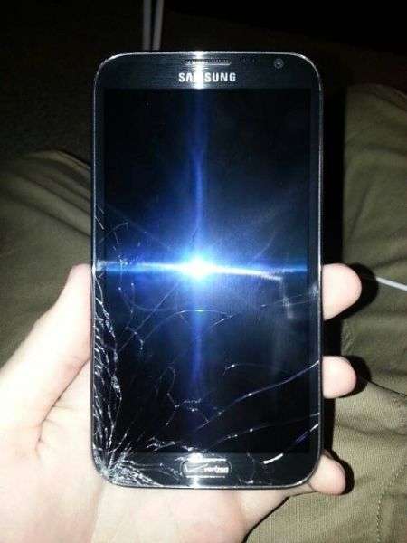 SAMSUNG GALAXY NOTE 1 N7000 (BLACK) WITH CRACKED LCD - MOTHERBOARD IN PERFECT WORKING CONDITION