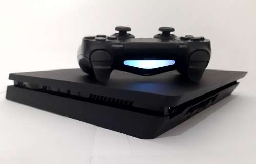 PLAYSTATION 4 SLIM 1TB JET BLACK - ALMOST MINT  - ALL ACCESSORIES INCLUDED - 3 MONTH WARRANTY