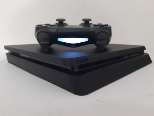 PLAYSTATION 4 SLIM 1TB JET BLACK - ALMOST MINT  - ALL ACCESSORIES INCLUDED - 3 MONTH WARRANTY