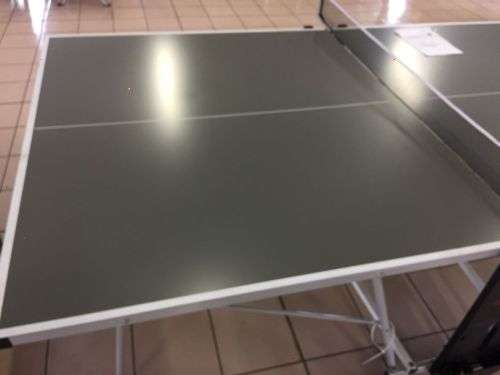 Outdoor Table Tennis Table + 4 Donnay Bats