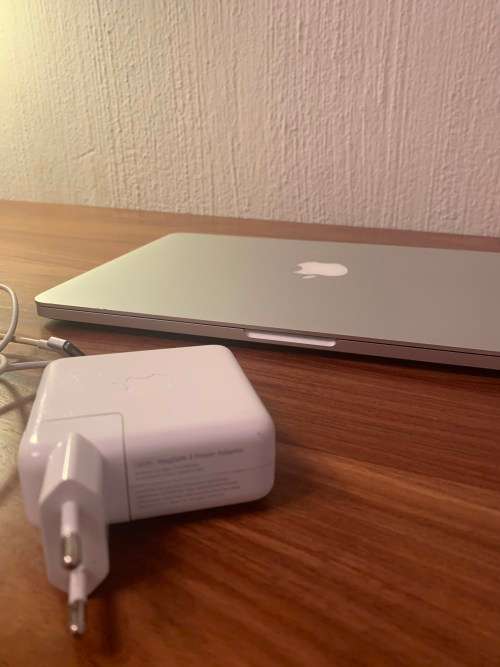 Macbook Pro Retina 13inch (i5, 256GB SSD, 8GB RAM, 2015)