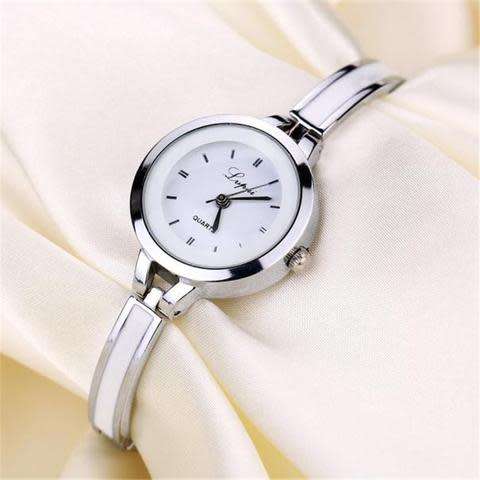 Ladies Beautiful Round Dial Rose Gold Bracelet Watch
