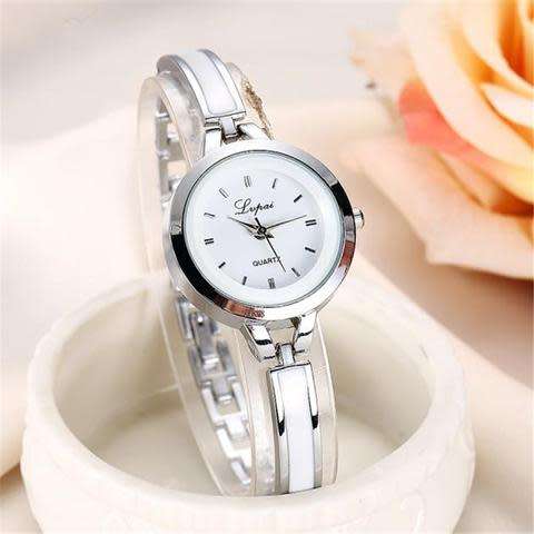 Ladies Beautiful Round Dial Rose Gold Bracelet Watch
