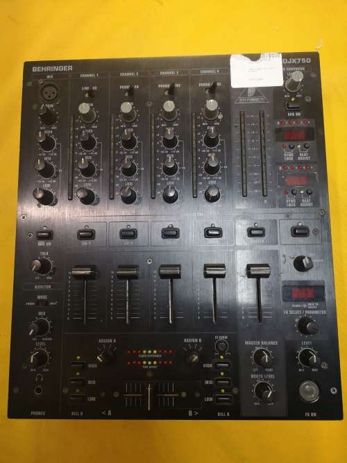 BEHRINGER DJX750 MIXER